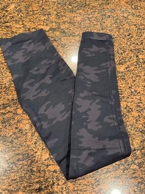 SPANX Seamless Camo Leggings. Sz Medium